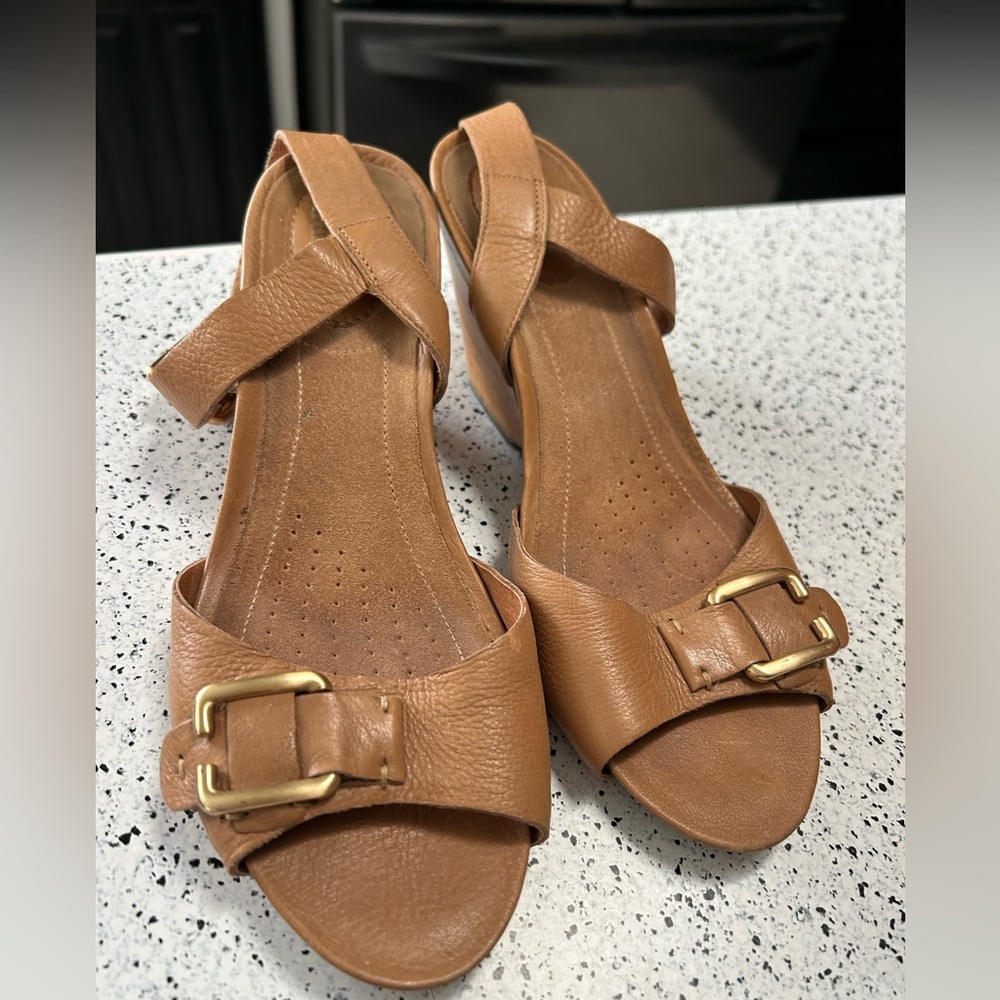 Clarks Tan Sandals with Gold Buckle/ size 7.5